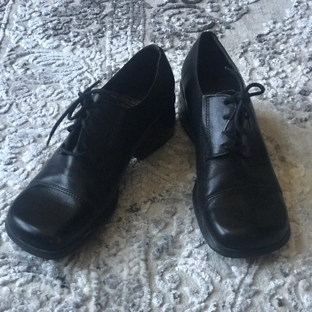 Lace up shoes